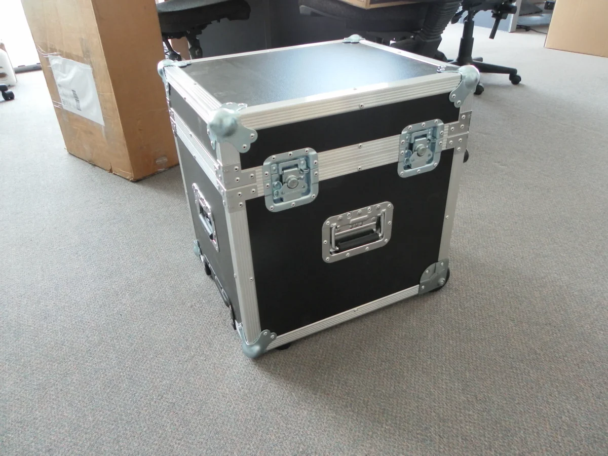 Compact road case with recessed spring handles, ball corners and castors