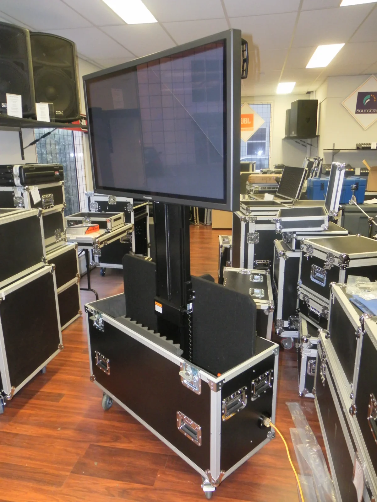 Screen lift road case with a large plasma raised on its motorised column